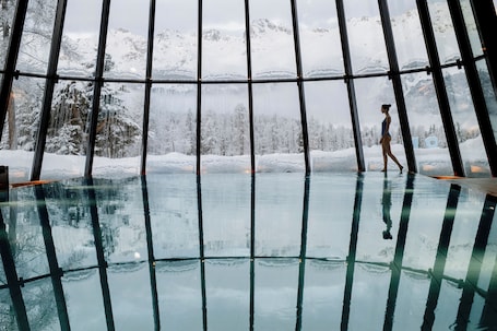 Couples treatment room(s), sauna, hot tub, steam room. Grand Hotel Kronenhof