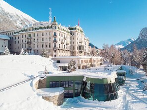 Front of property - Grand Hotel Kronenhof (Pontresina)