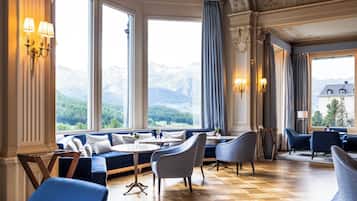 Con vista al jardín, con servicio de comidas y cenas