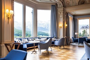 Garden views, serves lunch and dinner - Grand Hotel Kronenhof (Pontresina)