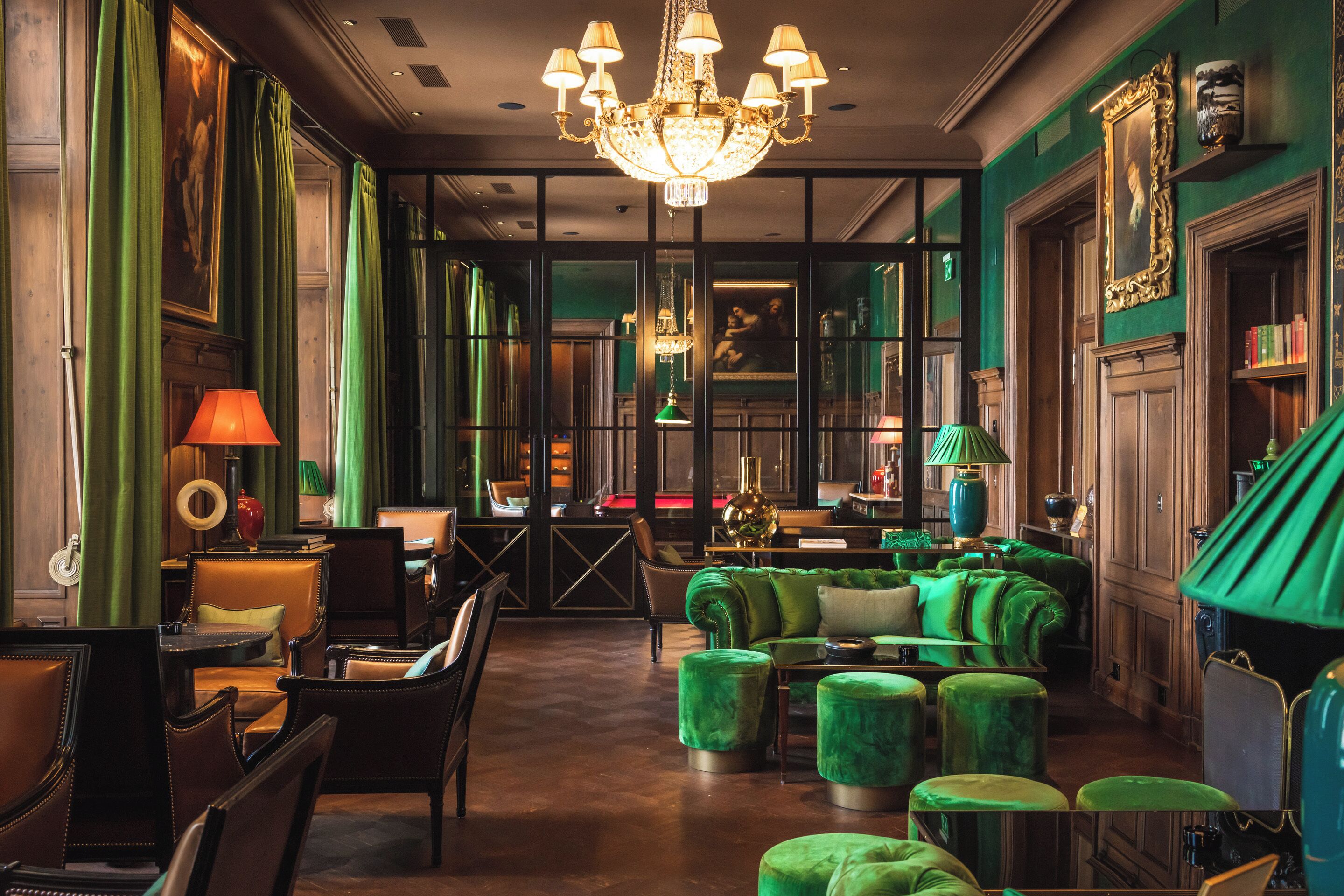 garden views, serves lunch and dinner