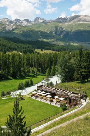 Breakfast and dinner served, international cuisine - Grand Hotel Kronenhof (Pontresina)