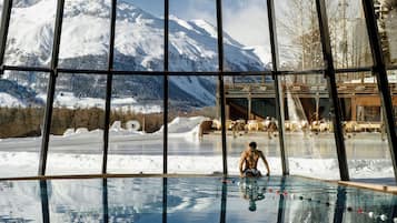 Innenpool, geöffnet von 07:00 Uhr bis 20:00 Uhr, Liegestühle