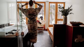 Couples treatment rooms, sauna, hot tub, steam room, Turkish bath