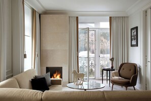 Fireplace Suite | Área de sala de estar | Televisión de pantalla plana, reproductor de DVD y piso con calefacción 