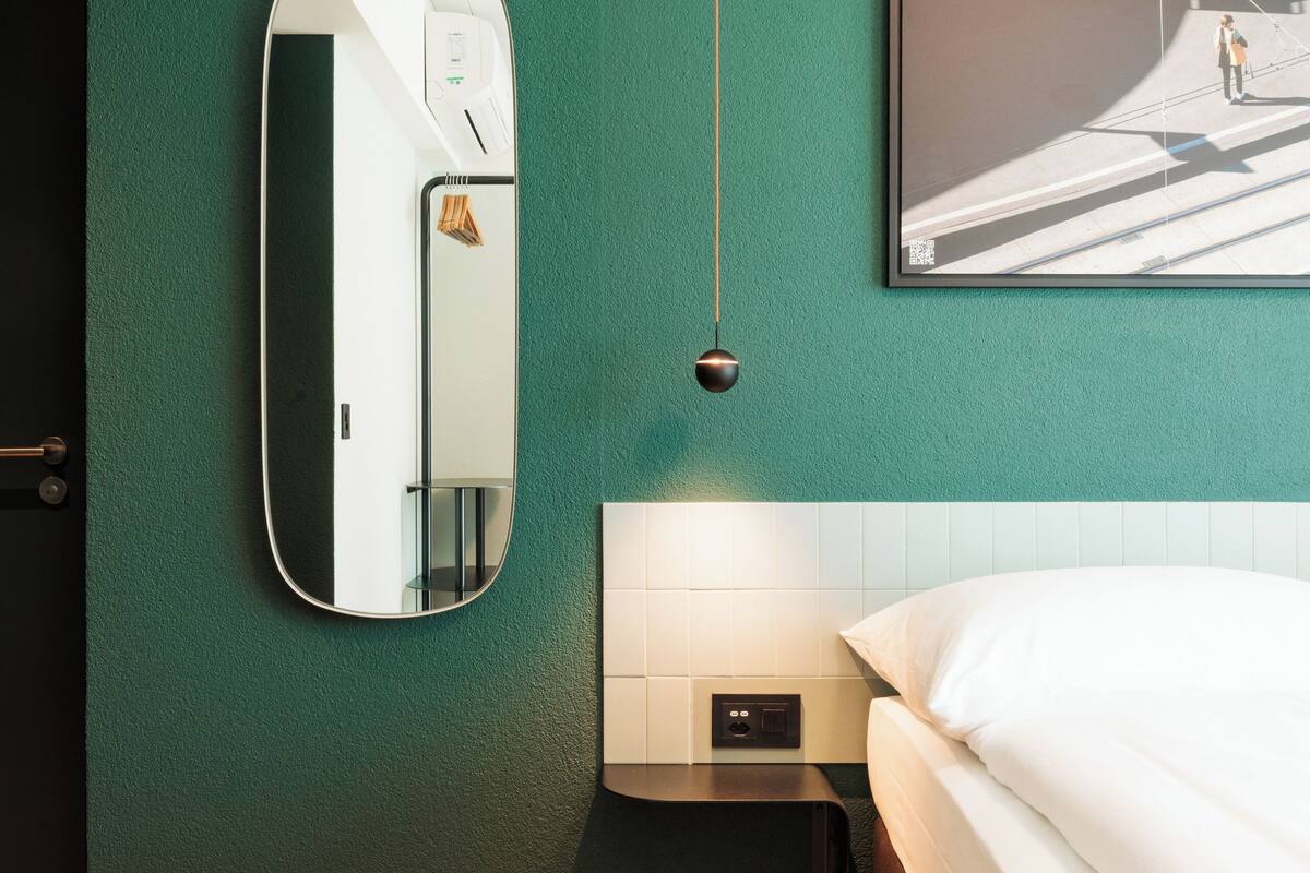 Premium bedding, down comforters, in-room safe, desk