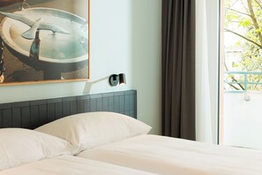 ห้องซูพีเรีย/ เตียงคู่หนึ่งเตียง | เครื่องนอนระดับพรีเมียม, ผ้านวมขนเป็ด, ตู้นิรภัยในห้องพัก, โต๊ะทำงาน