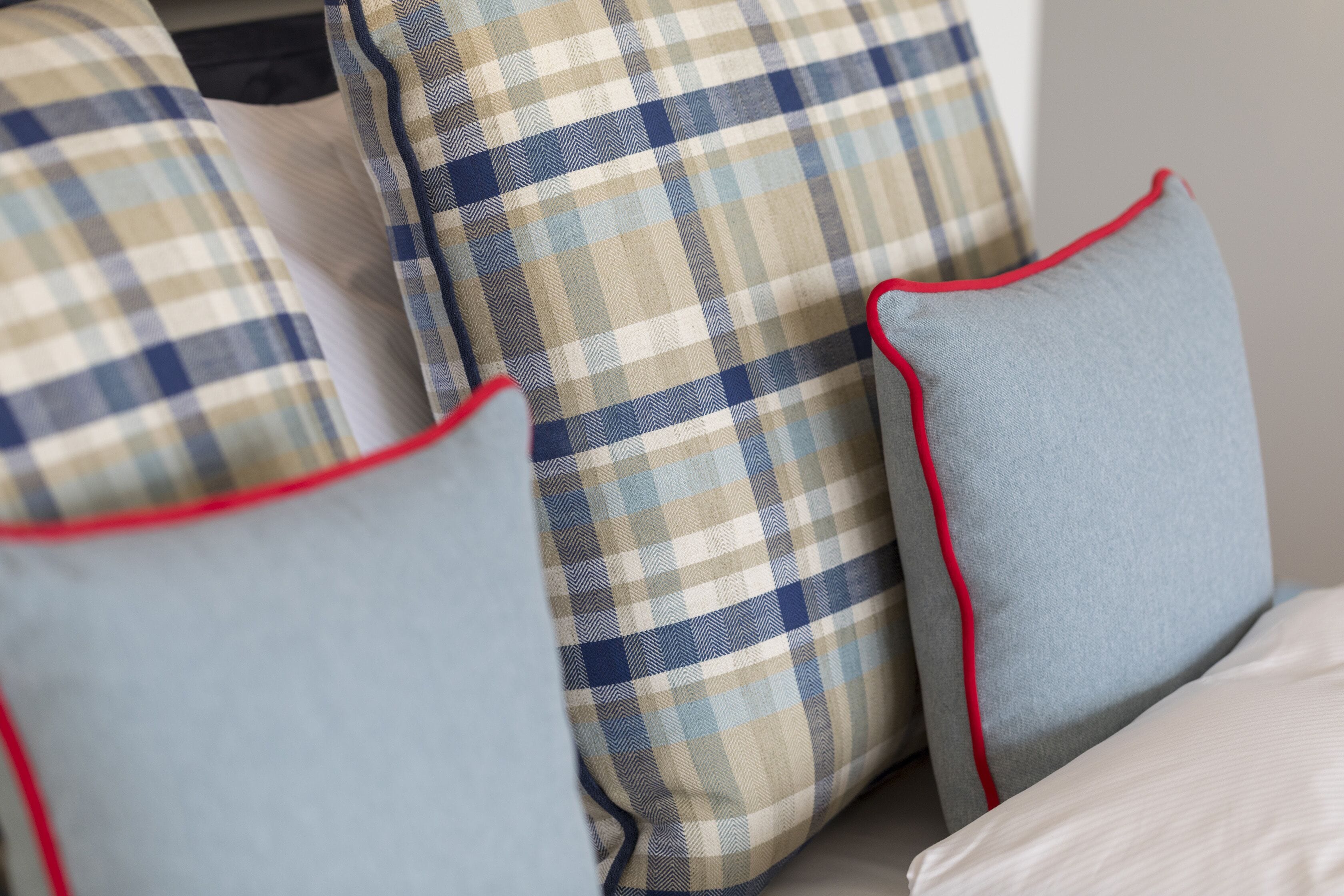 junior suite plus | in-room safe, desk, laptop workspace, blackout curtains