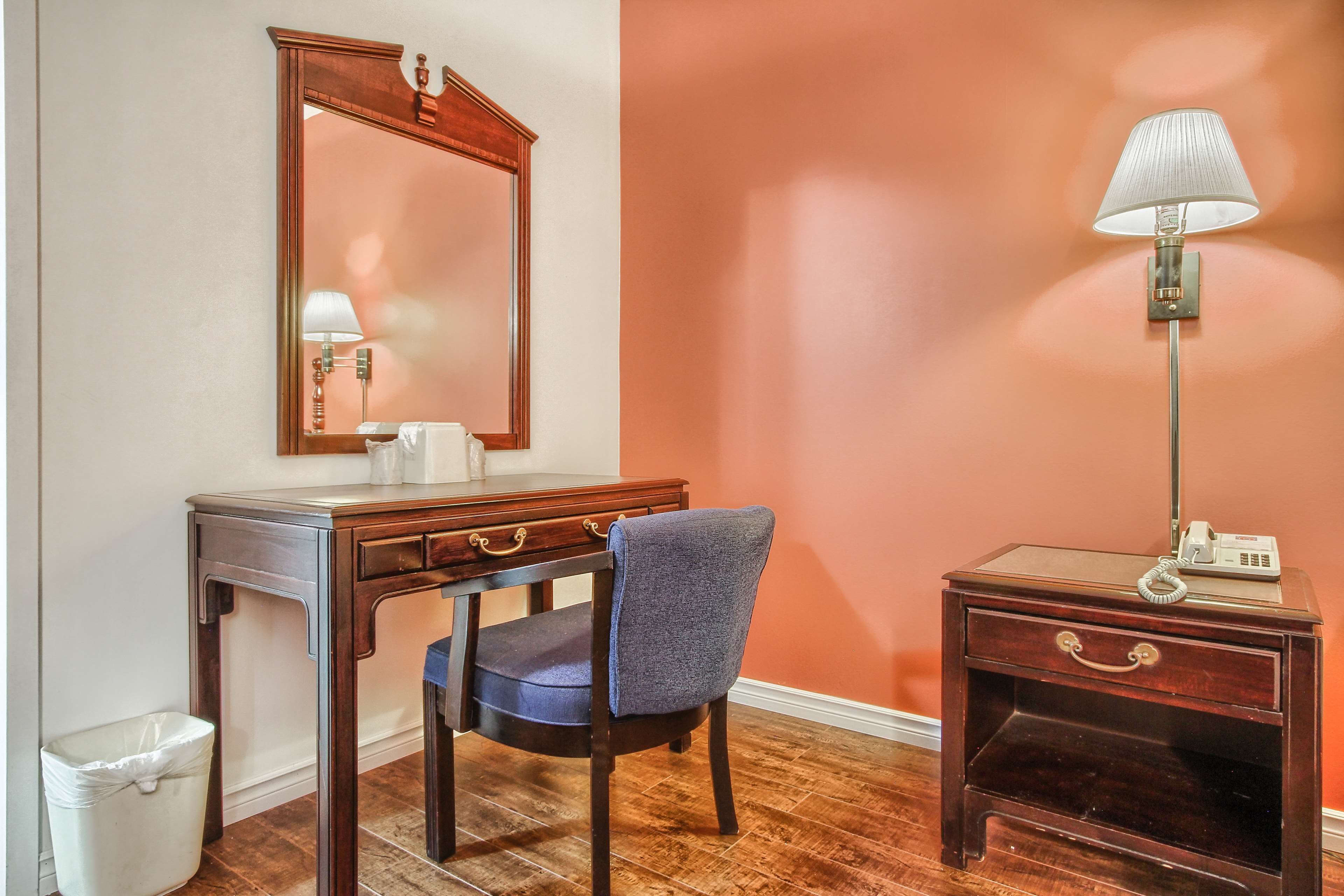 Skrivbord, gratis wi-fi och sängkläder