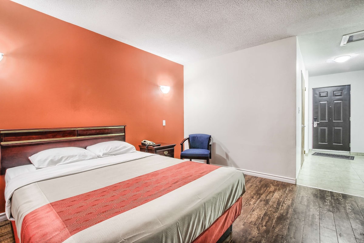 Desk, free WiFi, bed sheets