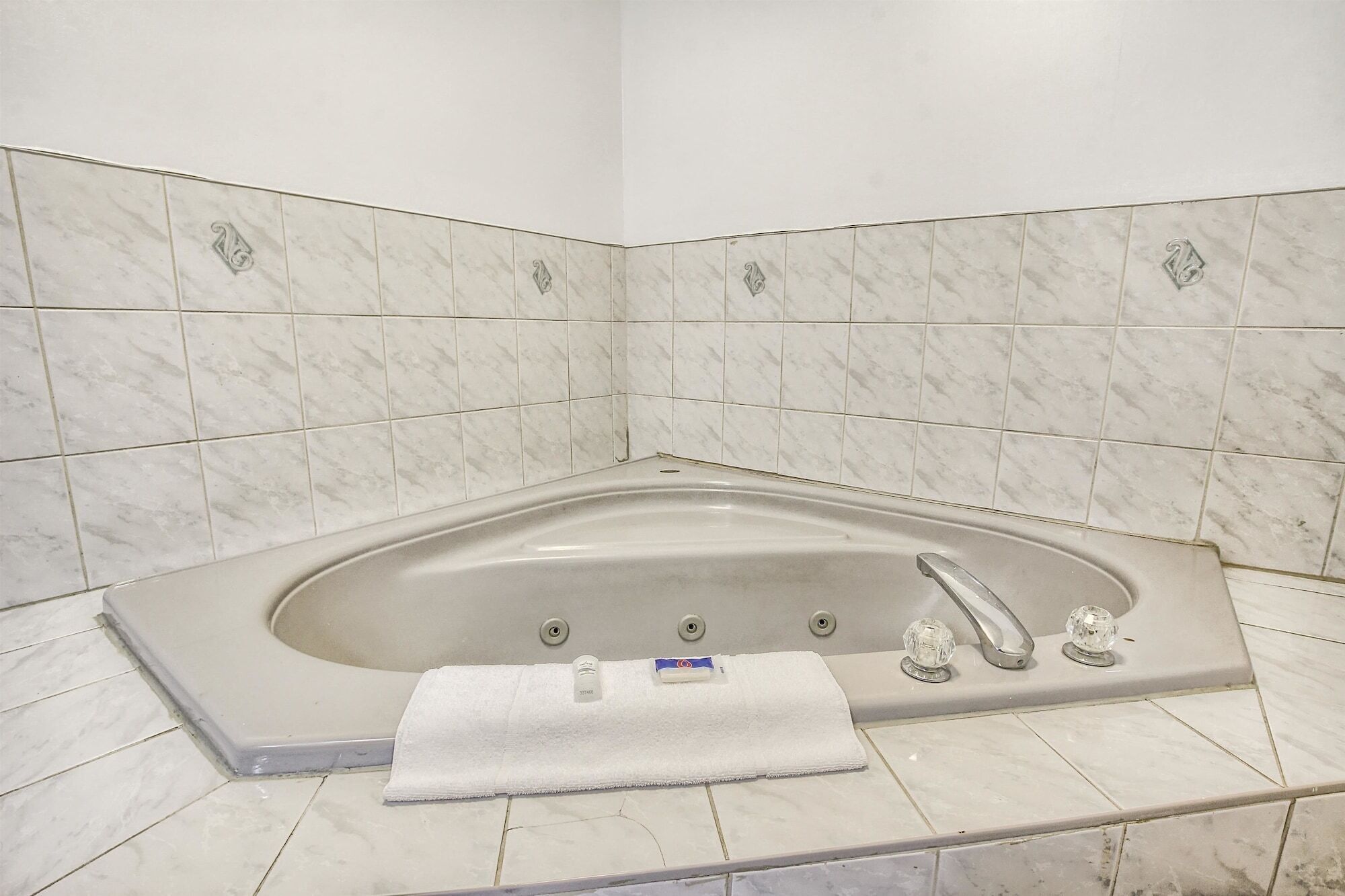 Combined shower/bathtub, hair dryer, towels, soap