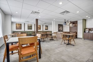 Free daily buffet breakfast - Fairfield Inn & Suites Fort Worth/Fossil Creek (Fort Worth)