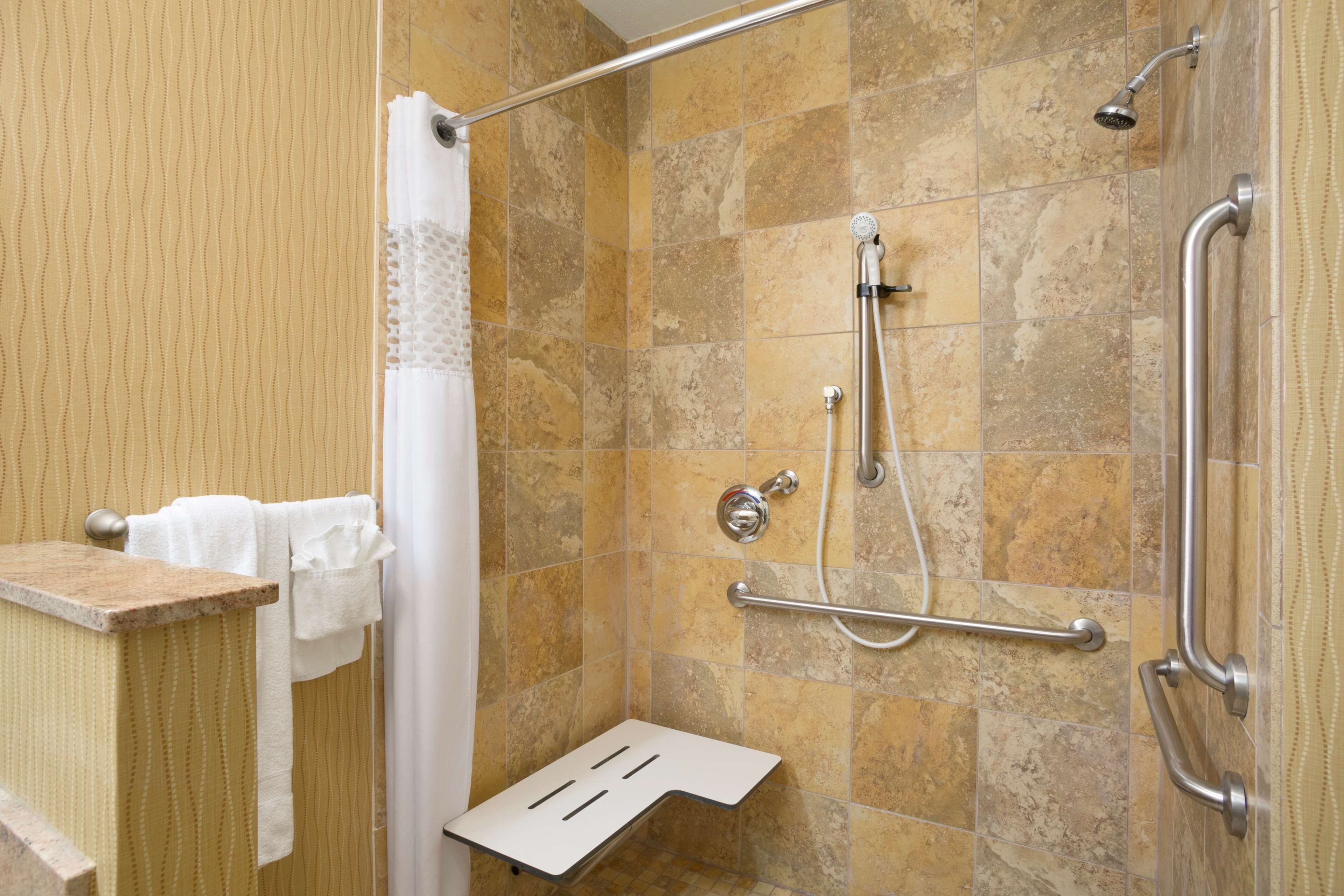 room, 1 king bed, accessible, non smoking | bathroom | combined shower/bathtub, hair dryer, towels