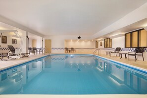 Una piscina cubierta