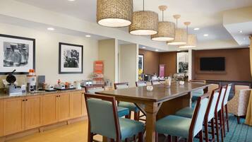 Free daily continental breakfast