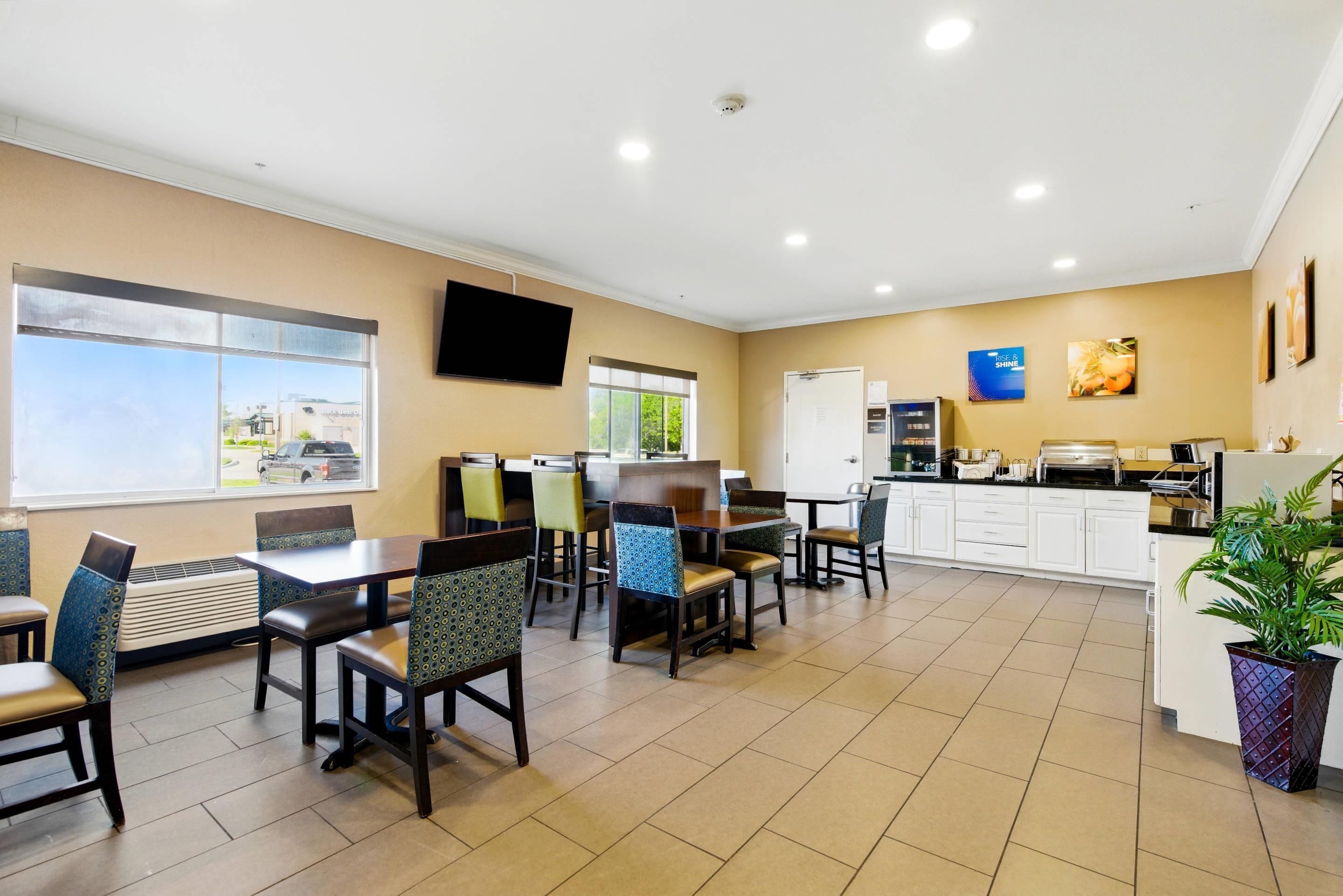 Free daily continental breakfast