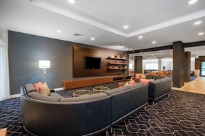 Lobby - Courtyard by Marriott Columbus Airport (Columbus)