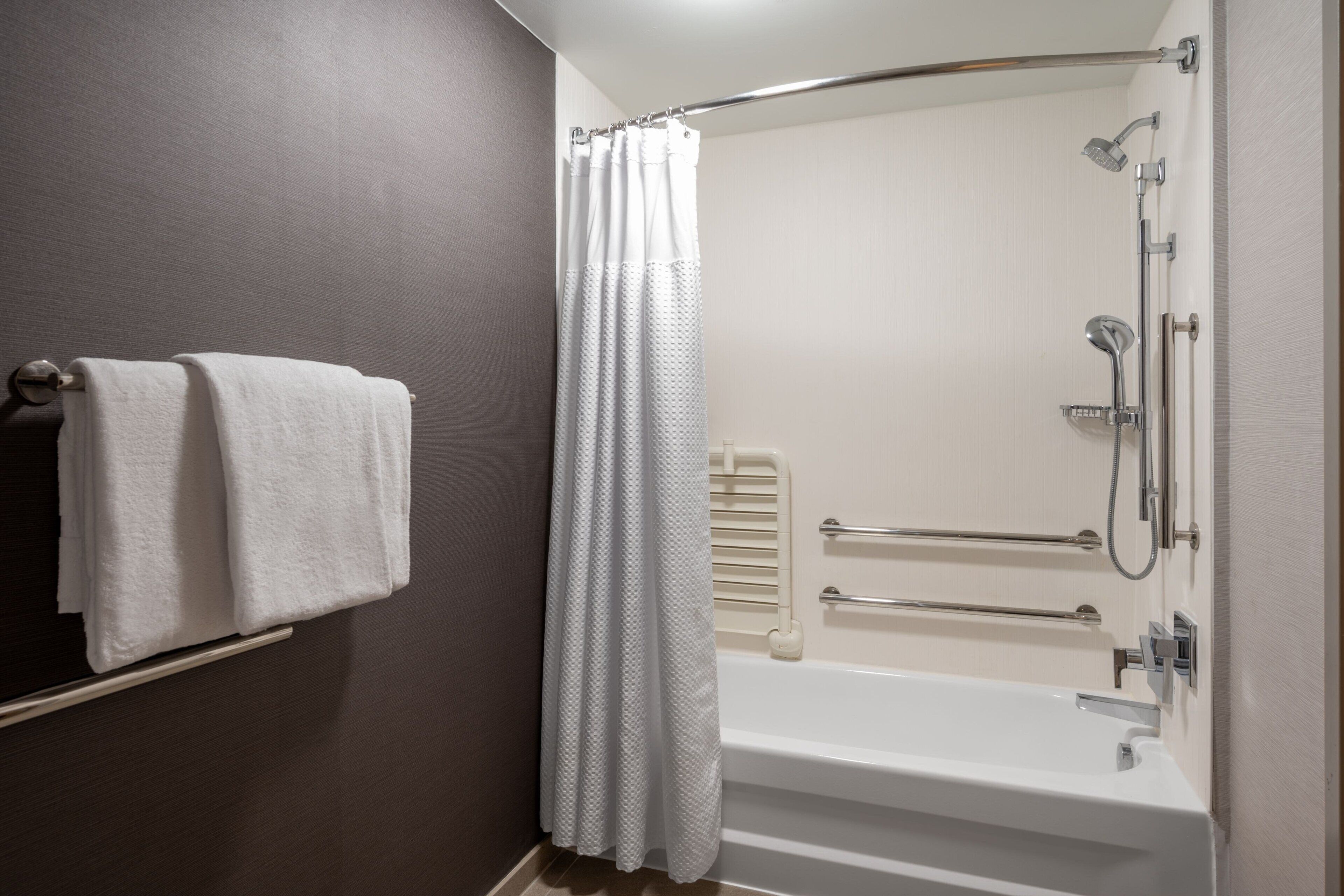 combined shower/bathtub, free toiletries, hair dryer, towels