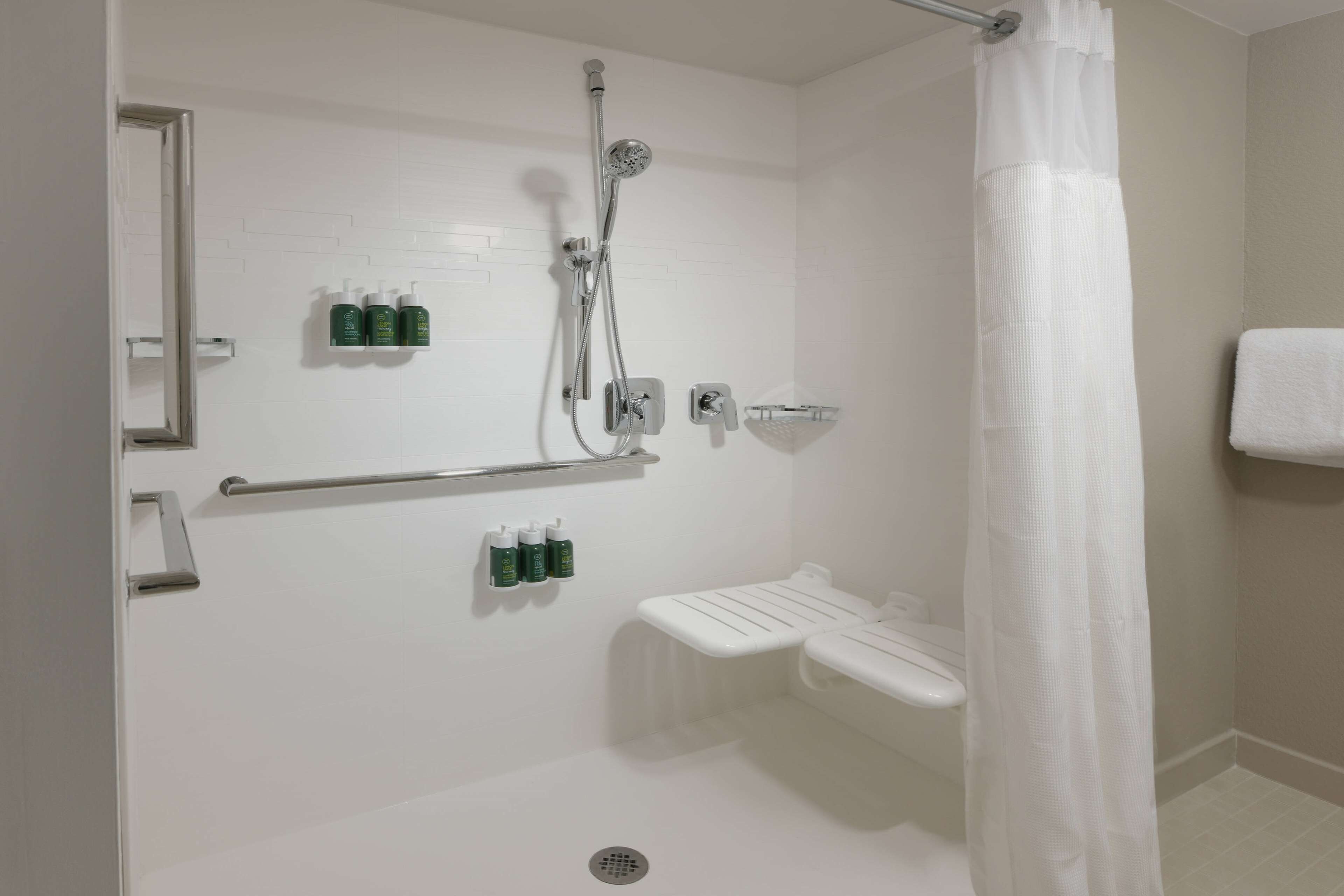 combined shower/bathtub, free toiletries, hair dryer, towels