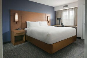 Ropa de cama de alta calidad, camas con pillow-top y escritorio 