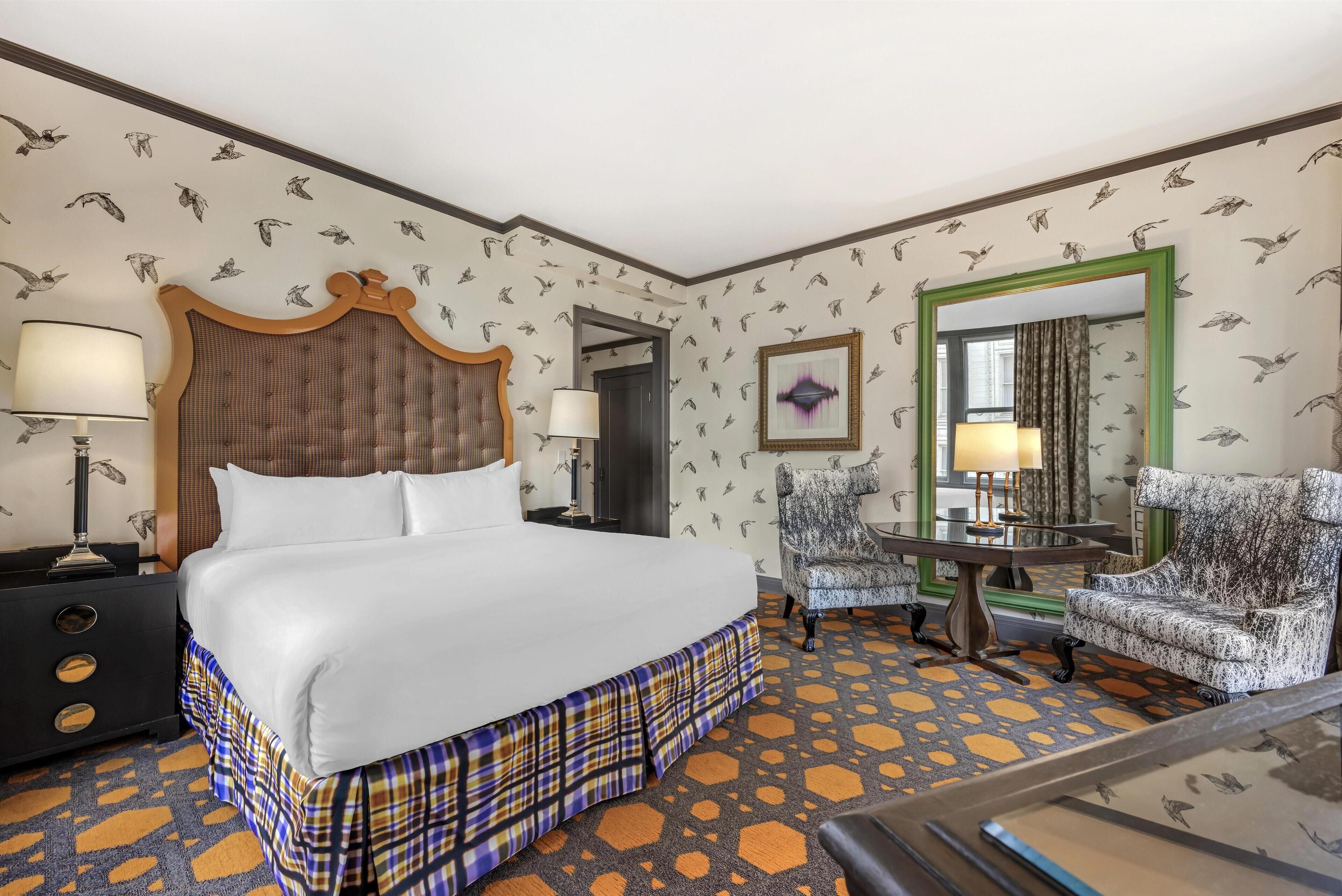 Habitación Deluxe, 1 cama King size (Corner) | Sábanas de algodón egipcio y ropa de cama de alta calidad 