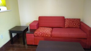 Suite, 1 King Bed, Non Smoking | Living area