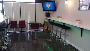 Free buffet breakfast - Econo Lodge Inn & Suites West - Energy Corridor (Houston)