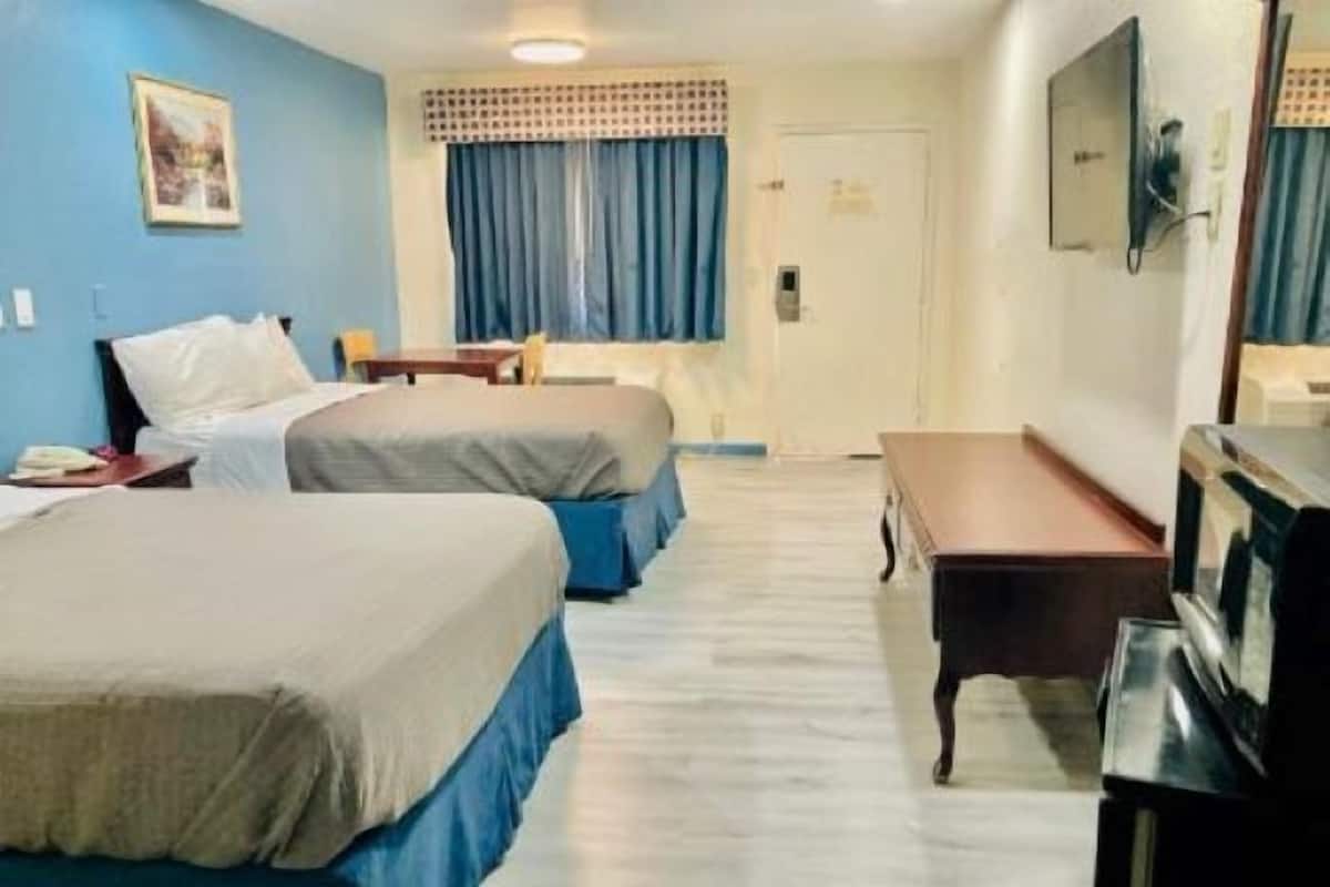 10 habitaciones, escritorio y cortinas blackout