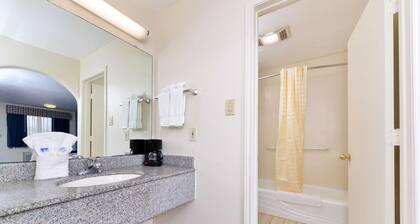 Americas Best Value Inn & Suites Houston Brookhollow NW