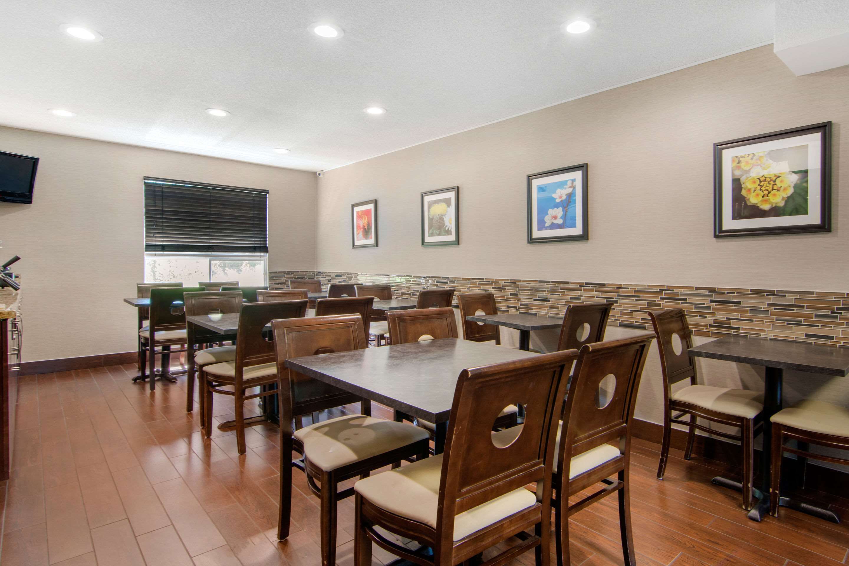 free daily self-service breakfast