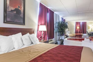 Desk, iron/ironing board, free cribs/infant beds, rollaway beds - Econo Lodge Orillia (Orillia)