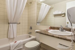 Combined shower/tub, hair dryer, towels