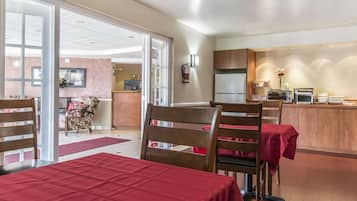 Free daily continental breakfast
