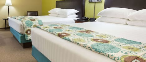 Habitació Deluxe, 2 llits de matrimoni, no fumadors | Escriptori, espai de treball apte per a portàtils i cortines opaques