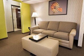 Suite Deluxe, 1 cama de matrimonio grande, no fumadores (1 Bedroom) | Zona de estar | Una televisión LCD