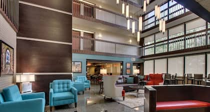 Heritage Inn & Suites The Woodlands, Trademark by Wyndham