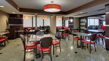 Desayuno bufé gratuito y diario