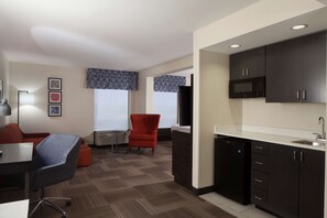 Studio, 1 King Bed, Non Smoking | In-room safe, iron/ironing board, free cribs/infant beds, free WiFi