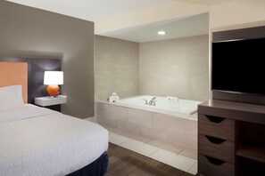 Studio, 1 King Bed, Non Smoking | Bathroom | Combined shower/bathtub, free toiletries, hair dryer, towels