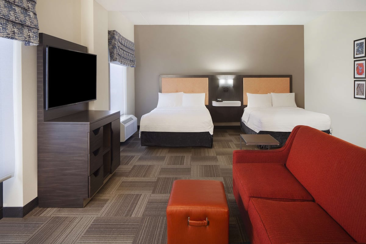 studio, 2 queen beds, accessible, bathtub | living area | tv