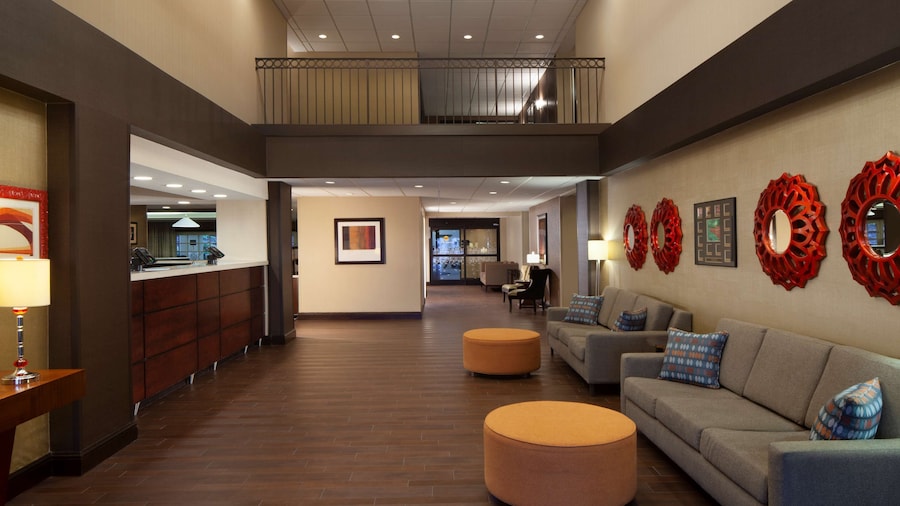 Hampton Inn Charleston-Southridge