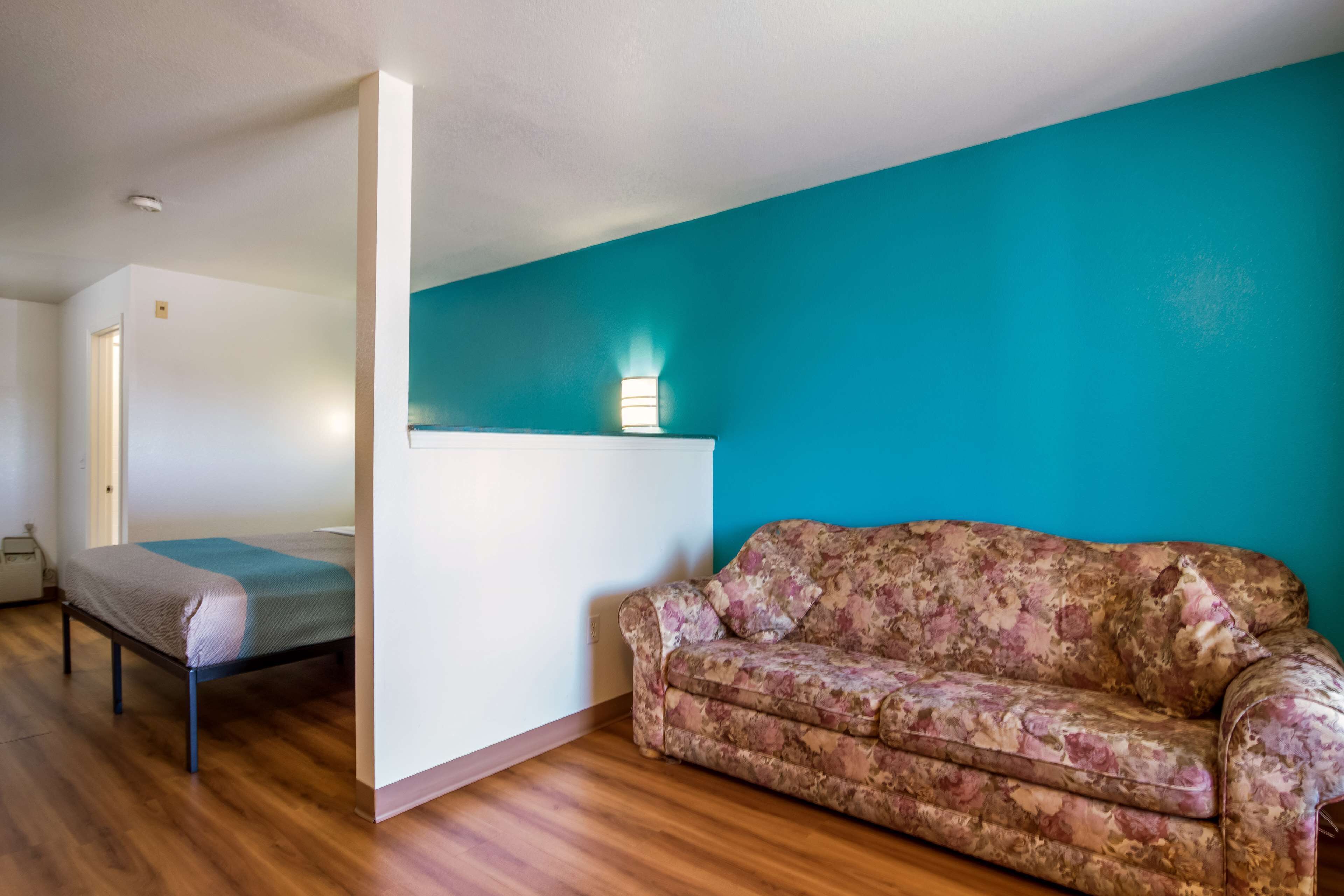 Blackout drapes, free WiFi, bed sheets, alarm clocks