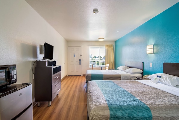 Blackout drapes, free WiFi, bed sheets, alarm clocks