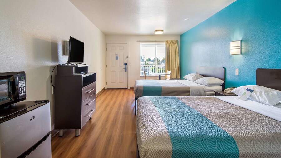 Motel 6 Portland, OR Mall 205