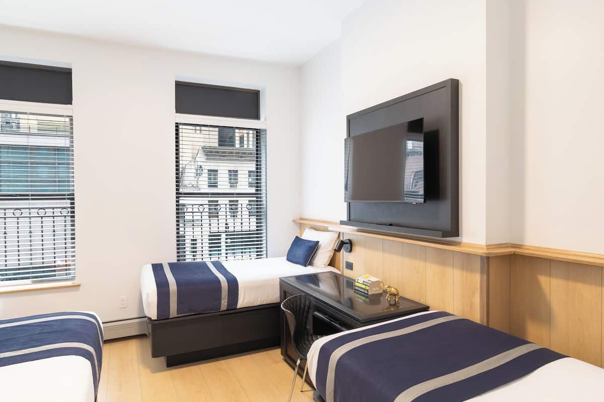 Chambre Familiale, salle de bains commune