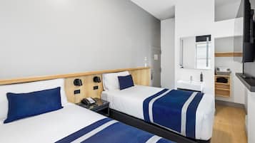 DOUBLE ROOM(Separate Beds)-SHARED BATHROOM