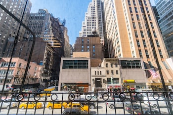 Standard Room, 3 Twin Beds, Shared Bathroom | Street view at Americana Inn