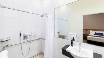 Room, 2 Double Beds, Private Bathroom | Bathroom | Towels