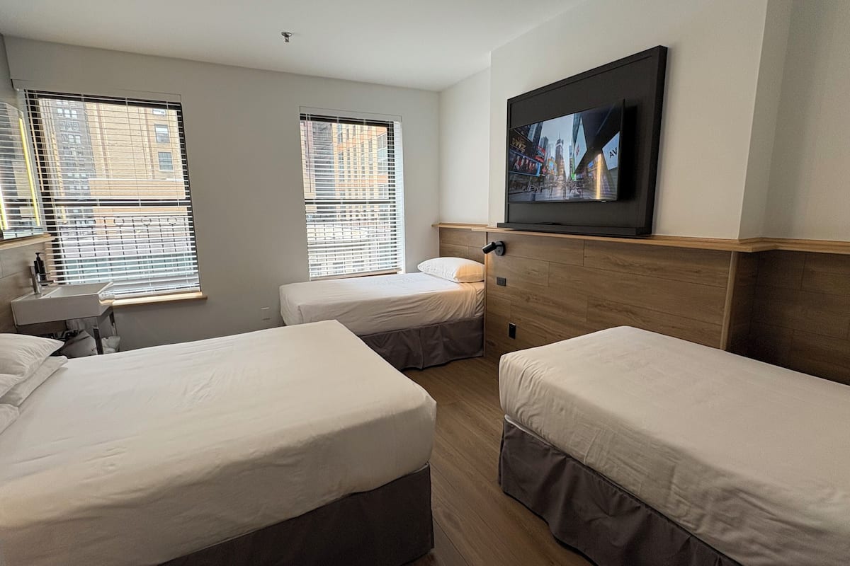 3 Twin Beds-Shared Bath | WLAN, Bettwäsche, Rollstuhlgeeignet