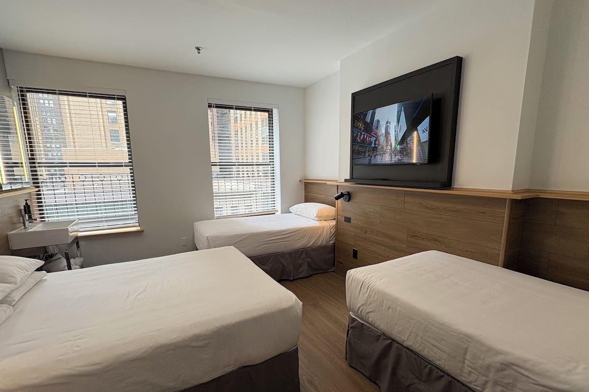 3 Twin Beds-Shared Bath | Wifi, ropa de cama y acceso para silla de ruedas